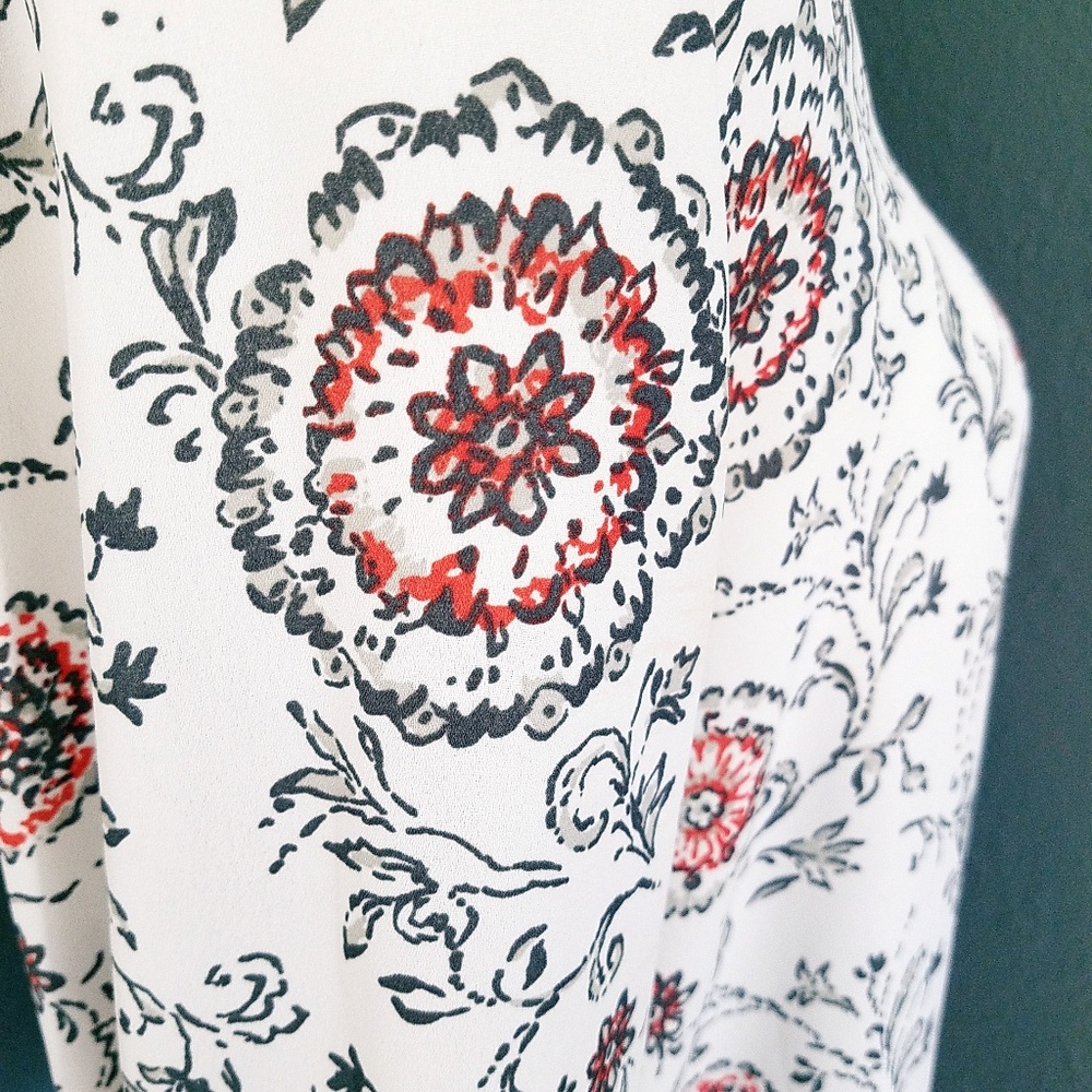 Ann Taylor White Floral V-Neck Blouse with Red Accents - Picture 5 of 8
